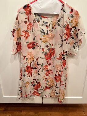 Show Me Your MuMu White Floral V-Neck Short Sleeve Blouse